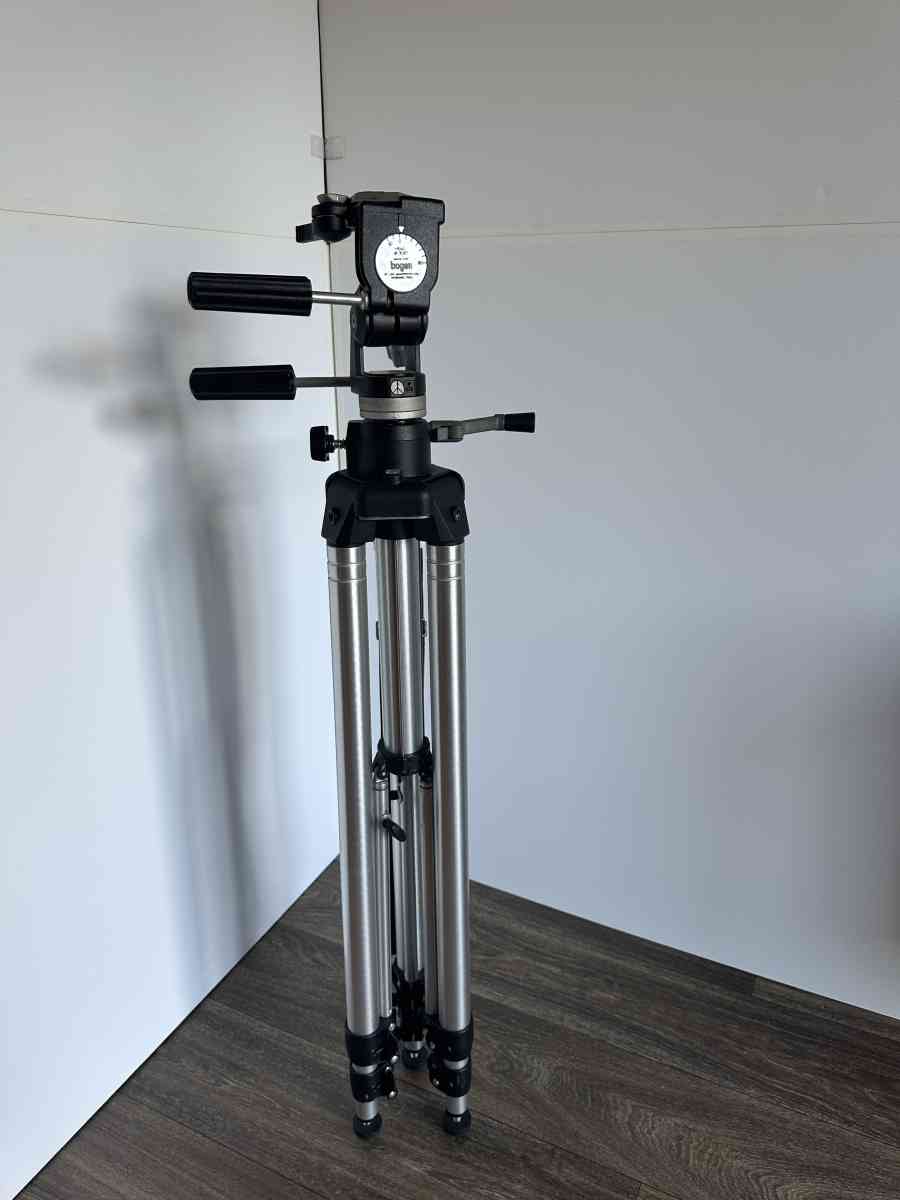 Manfrotto Bogen 3035 Geared Center Tripod and auto dolly - Charlotte, North Carolina - FleaMarketBay