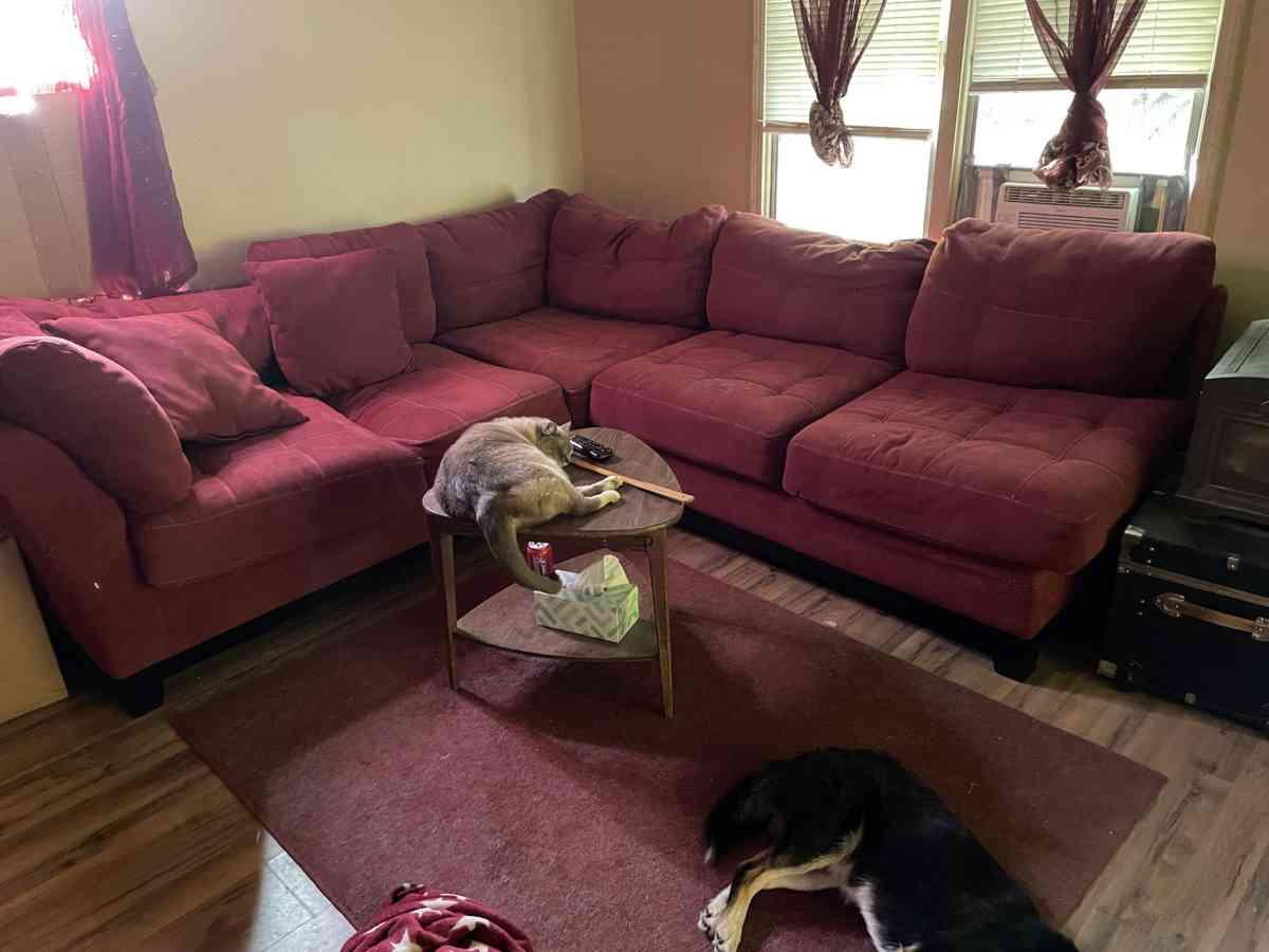 3 years old 3 piece sectional red - Muskogee, Oklahoma - FleaMarketBay