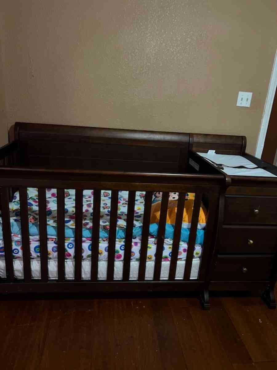 6 in 1  baby crib new  used twice - Dallas, Texas - FleaMarketBay