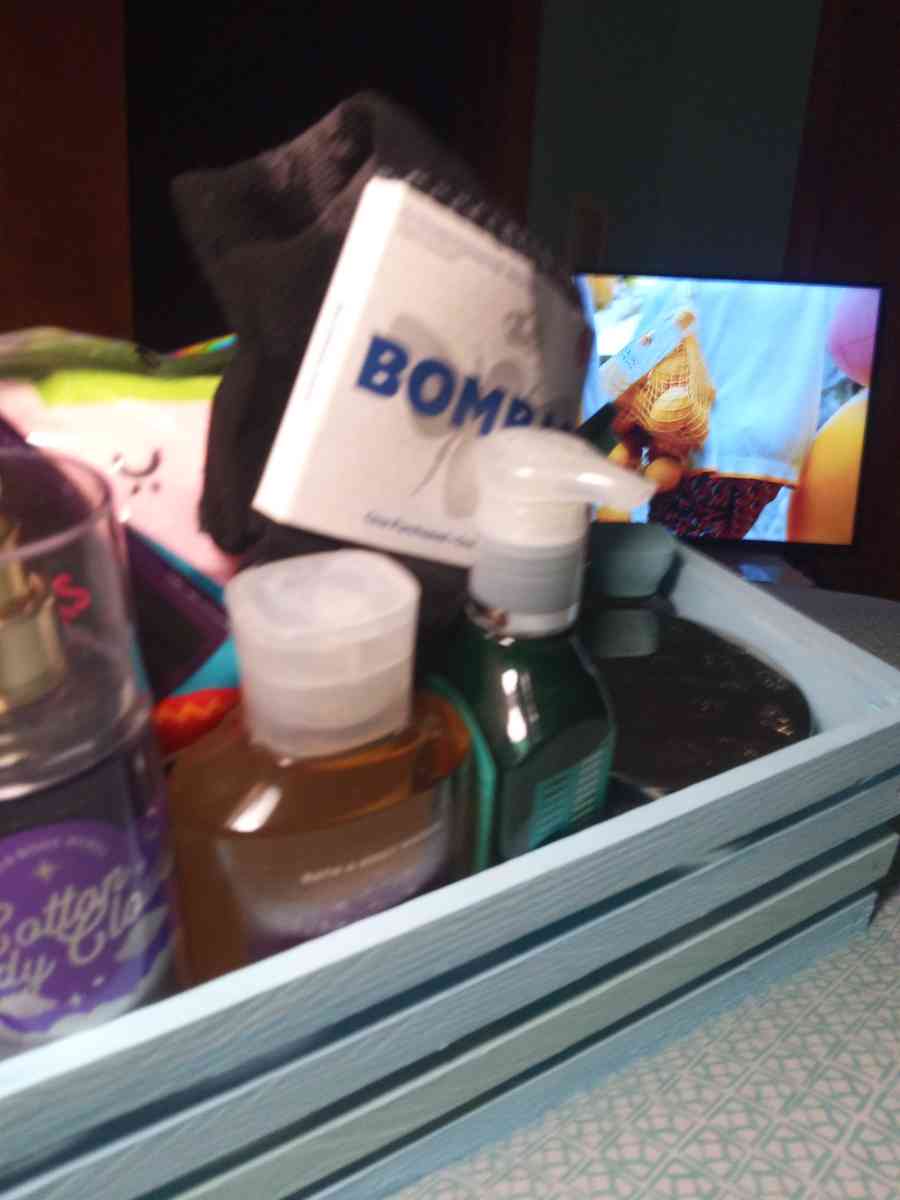 bath body works keychain socks candy - Cleveland, Ohio - FleaMarketBay