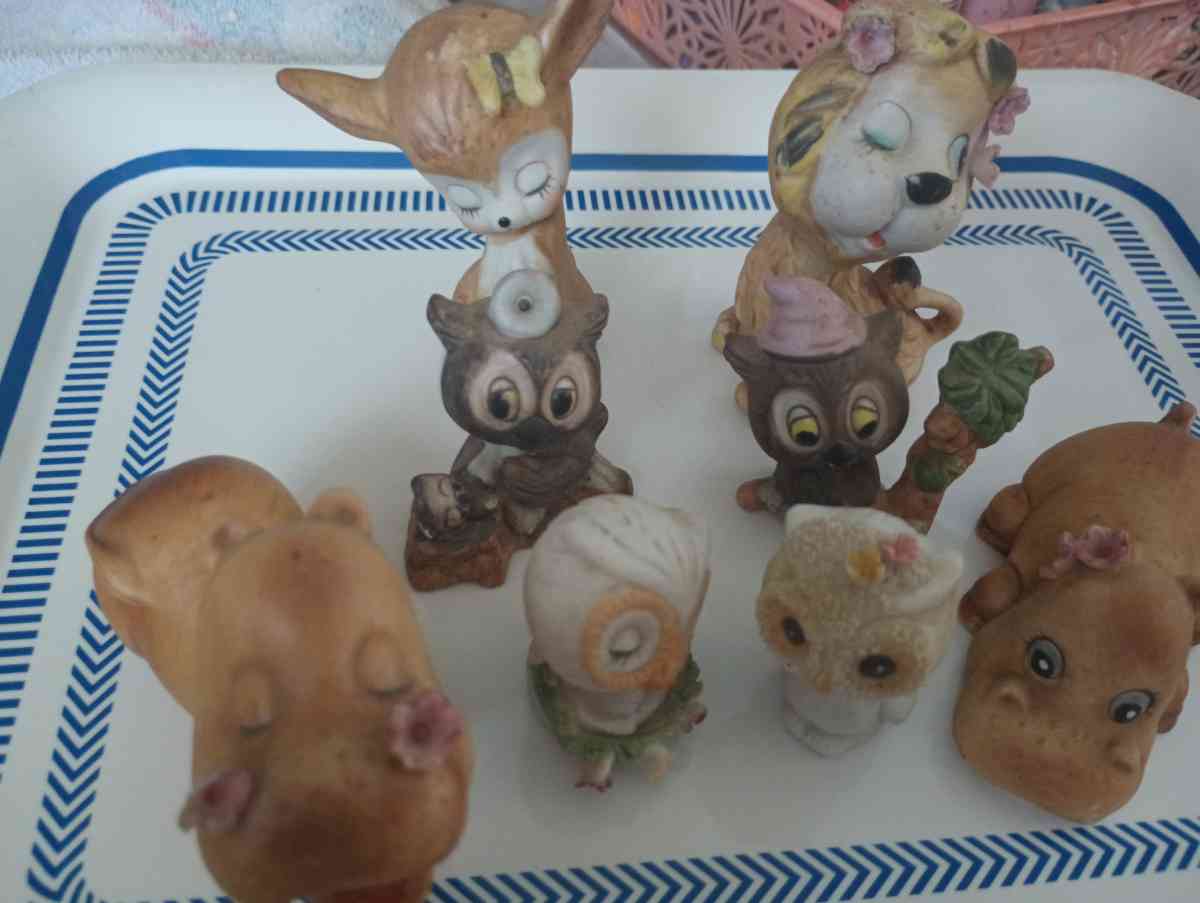 Eight adorable ceramic Nicnacks from Yosemite National Park - Bakersfield, California - FleaMarketBay