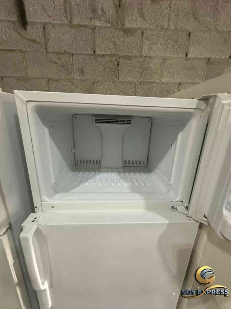 GE refrigerator top and bottom - Miami, Florida - FleaMarketBay