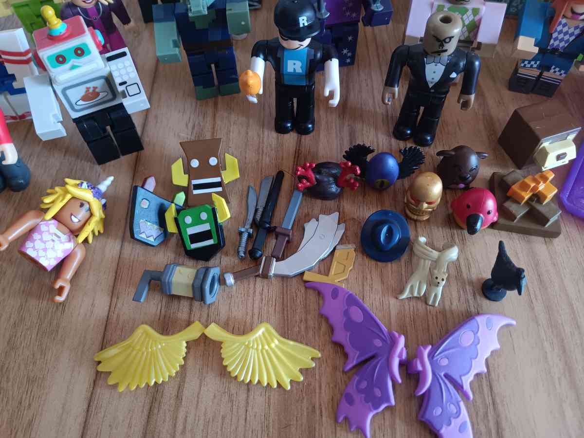 Roblox toys lot - Mesa, Arizona - FleaMarketBay