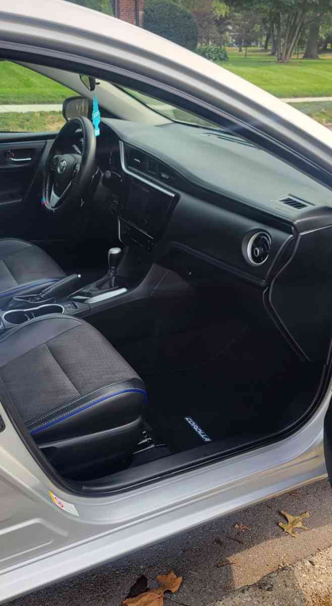 2018 Toyota Corolla Se - Fort Wayne, Indiana - FleaMarketBay