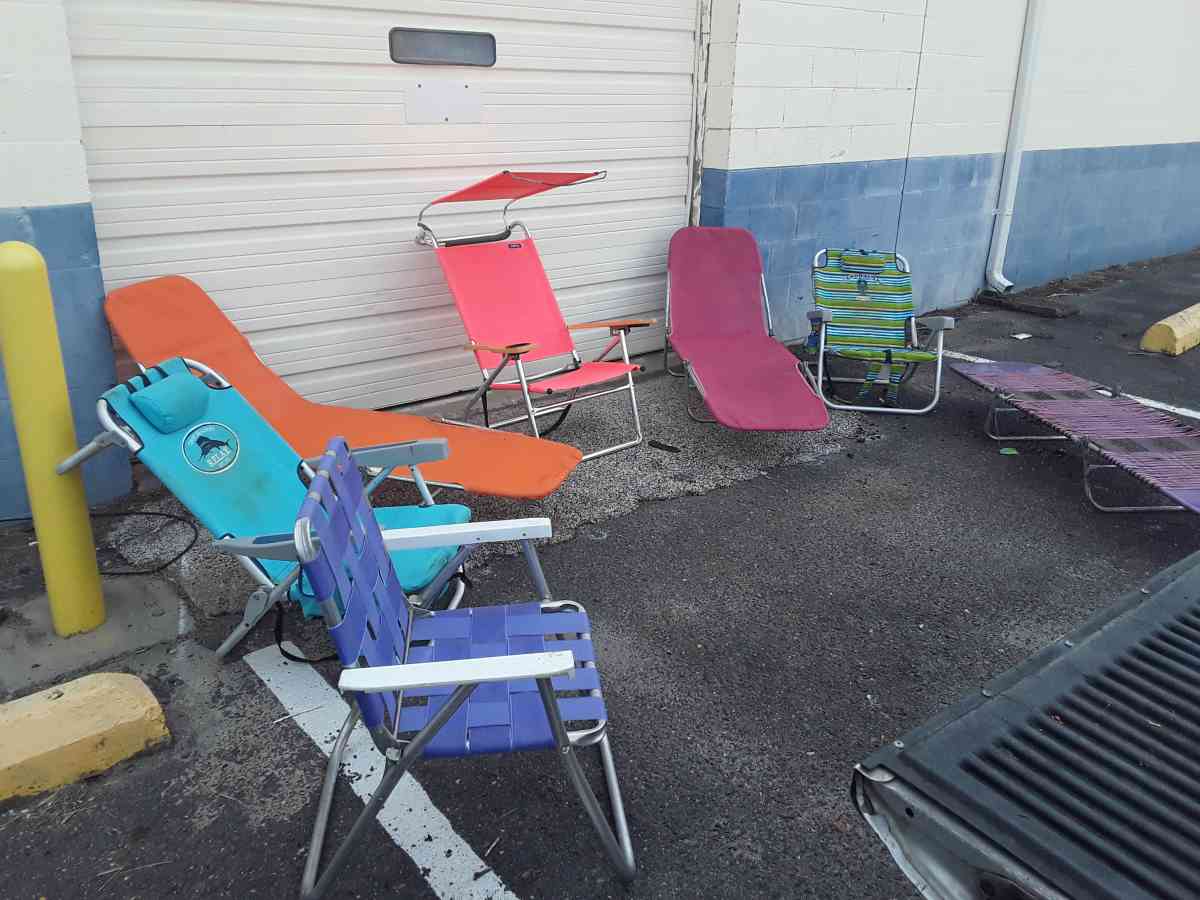 10 beach chairs or tailgate chairs bundle deal Like New - Williamstown, New Jersey - FleaMarketBay