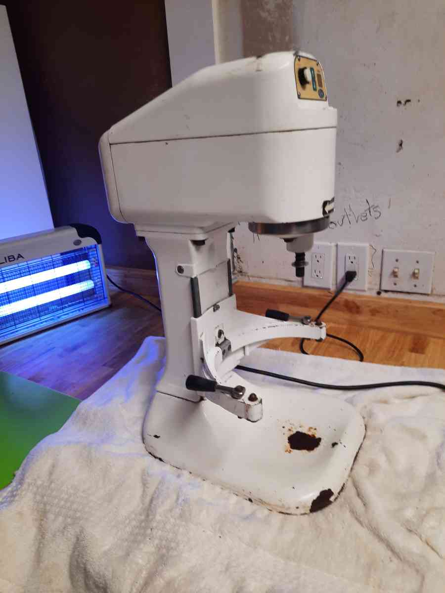 Used Globe SP08 8 Qt Bowl Lift Commercial Countertop Mixer - Saint Augustine, Florida - FleaMarketBay