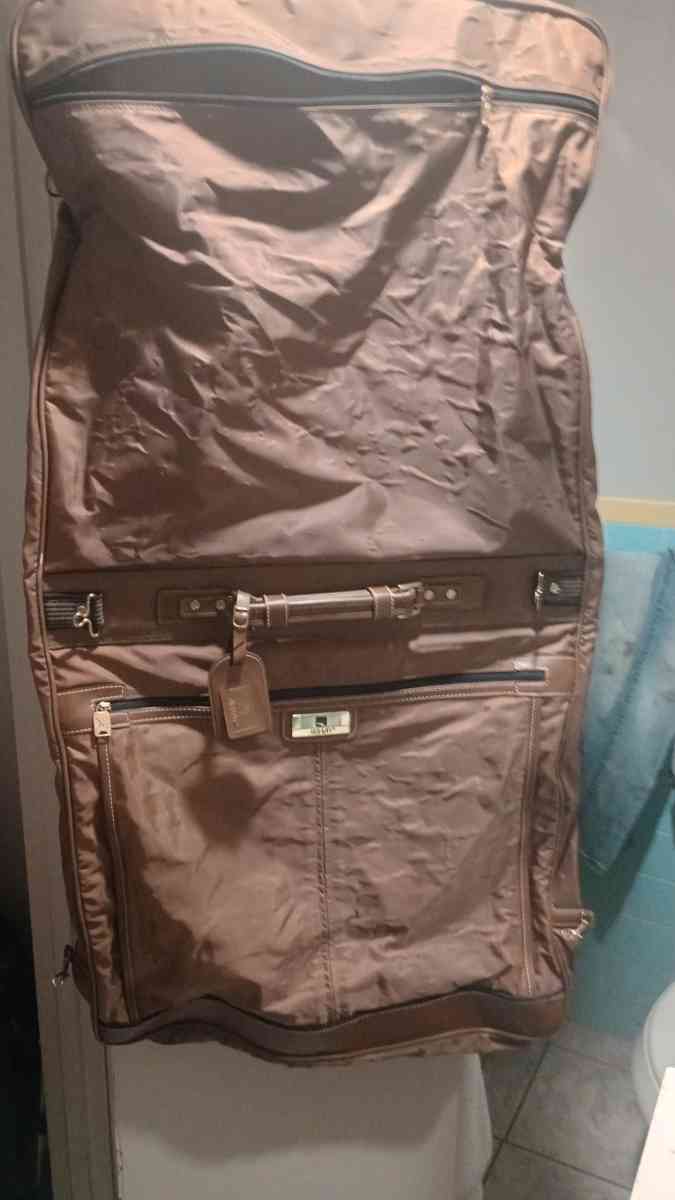 MANS GARMEN BAG - Hudson, Florida - FleaMarketBay