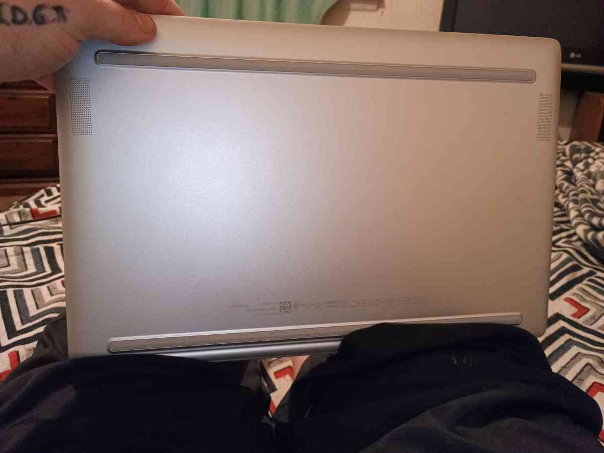 hp laptop need screen replaced - Anderson, Indiana