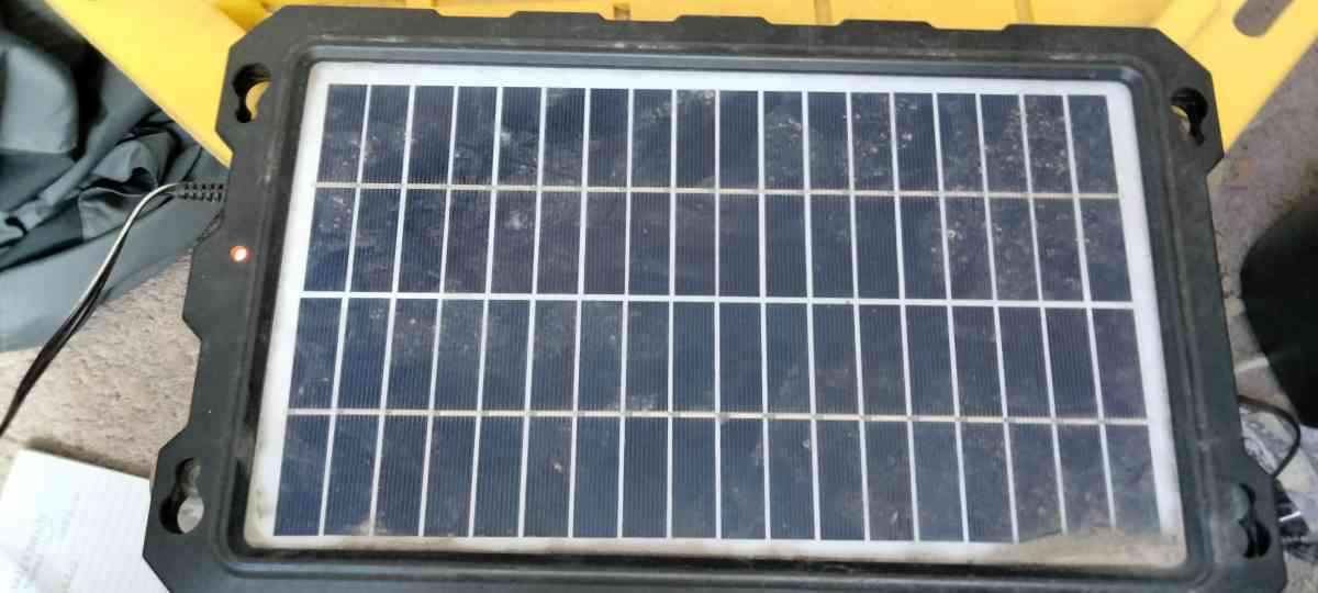solar charger - Manteca, California - FleaMarketBay