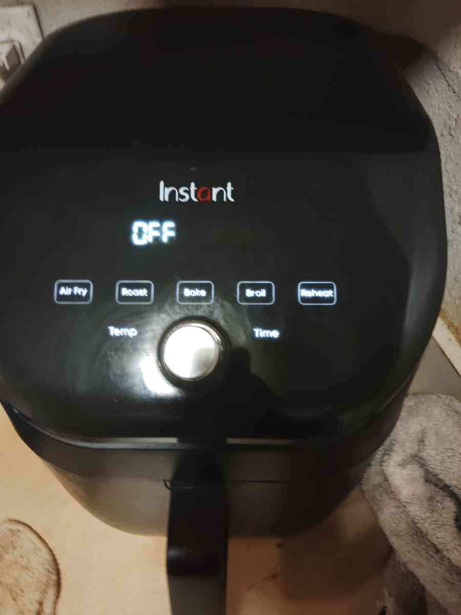 a black Air fryer instant - Abilene, Texas - FleaMarketBay