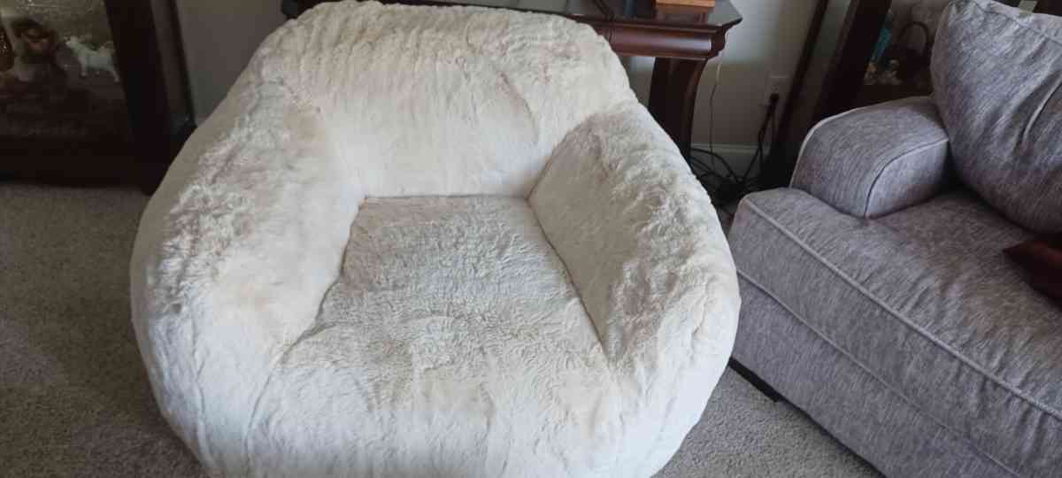 soft chair - Leavenworth, Kansas - FleaMarketBay