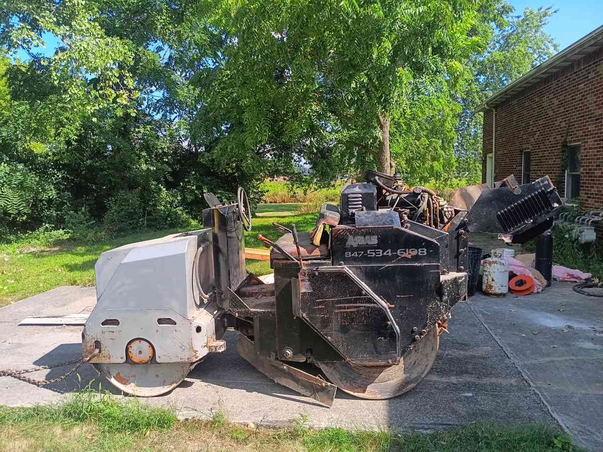 pavement roller - Lakeside Marblehead, Ohio