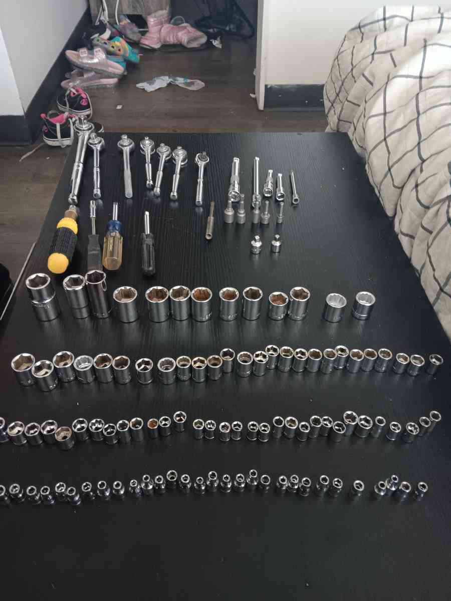 lots of tools and hardware - Las Vegas, Nevada - FleaMarketBay