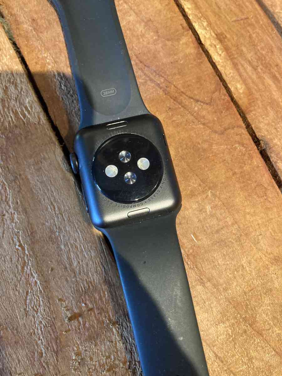 Black Band Apple Watch Series 3 - Gresham, Oregon - FleaMarketBay