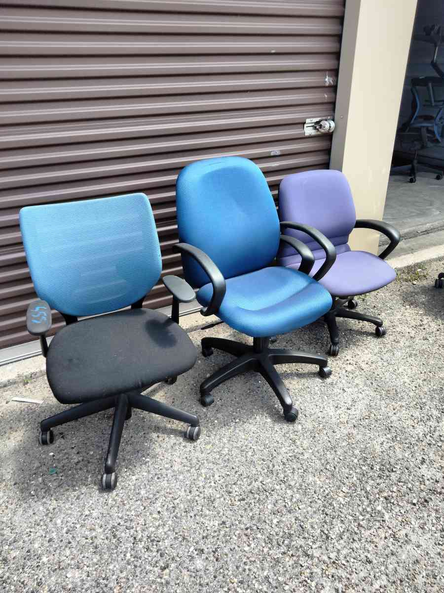 variedad de sillas - San Juan, Texas - FleaMarketBay