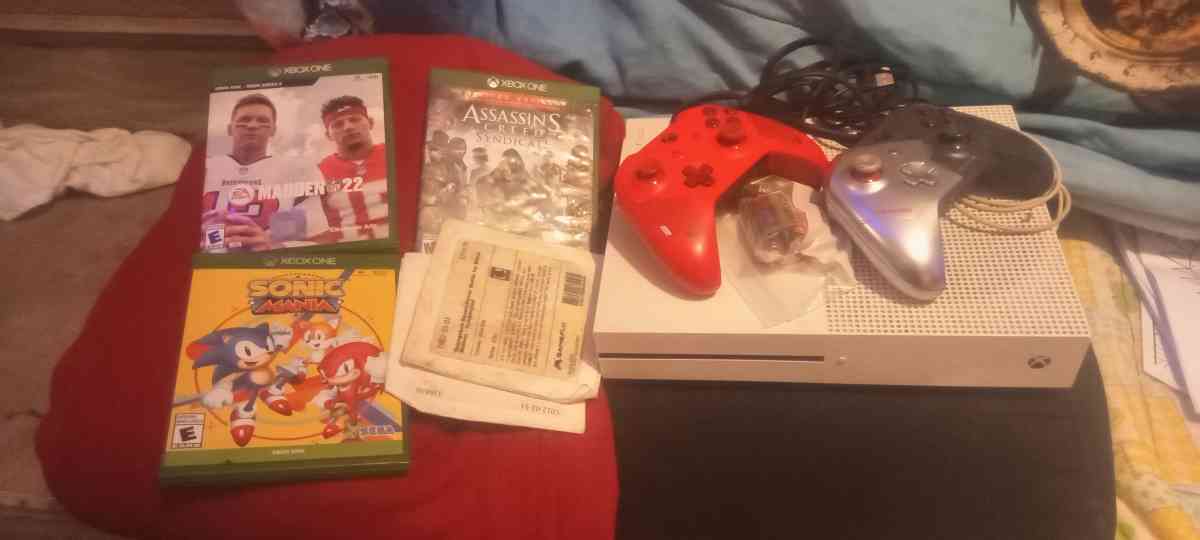 white and red XBOX ONE - Appling, Georgia