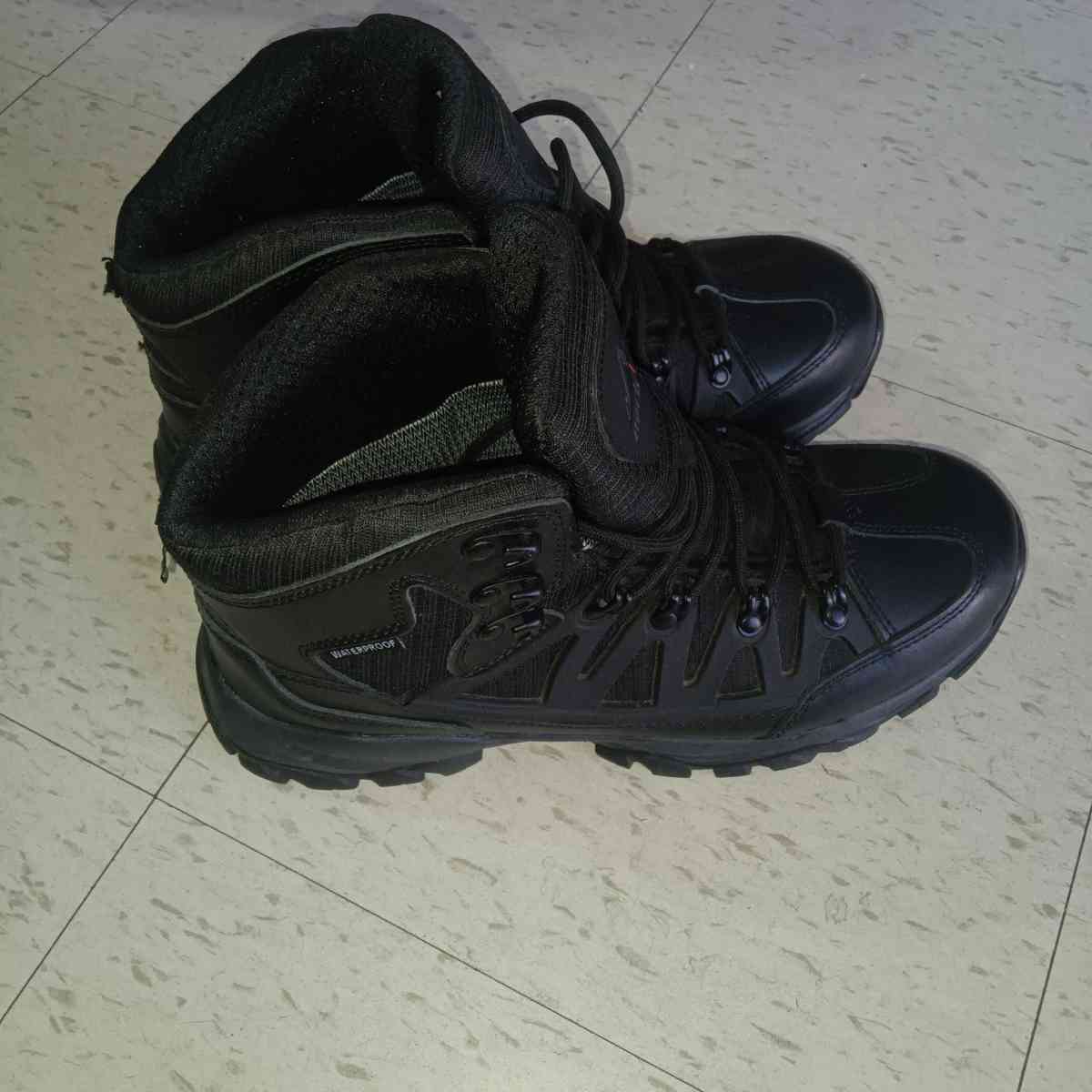 boots new zise 8 5 - Panorama City, California