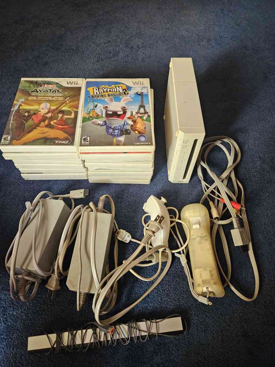 wii game system with 18 games - Advent, West Virginia