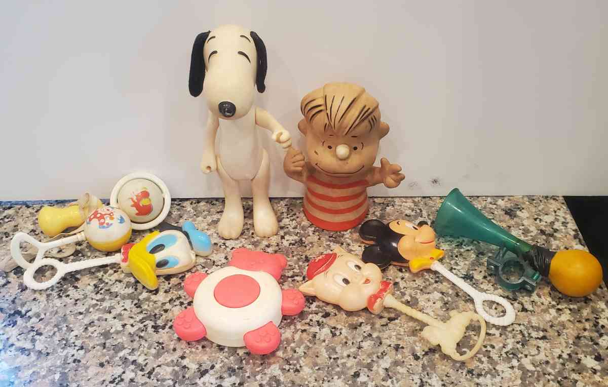 9 Piece Vintage Toys rattles snoopy peanuts mickey mouse Don - Fort Worth, Texas - FleaMarketBay