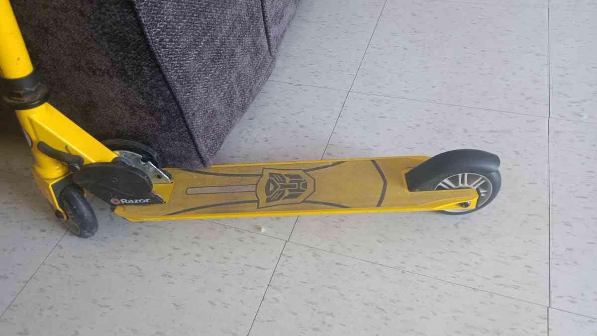 razor scooter transformer bumblebee - Panorama City, California