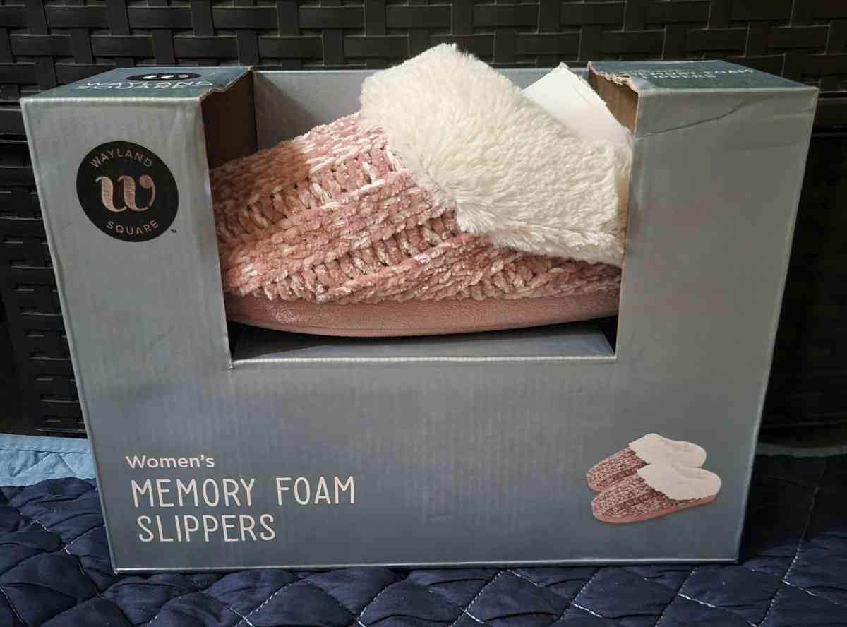 memory foam slippers - San Antonio, Texas