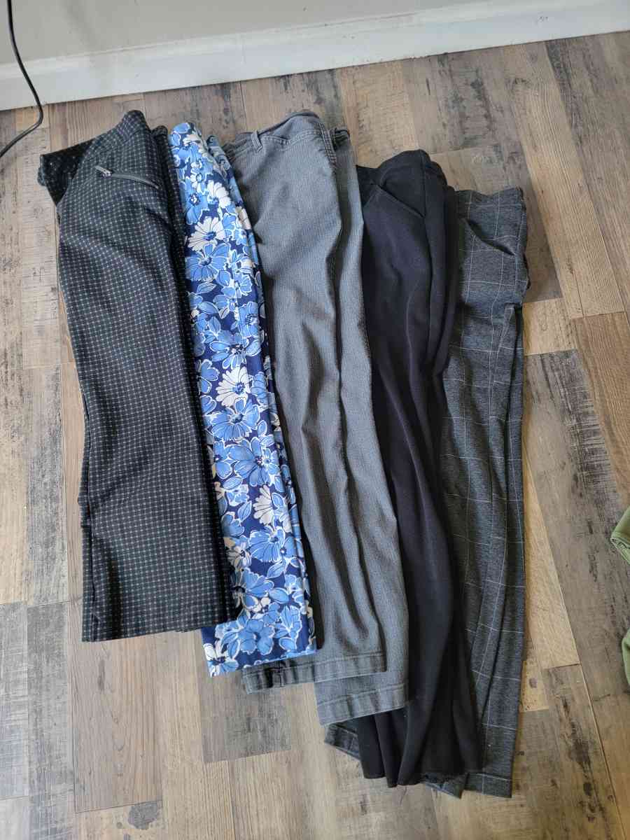 Hoodies Sweaters Jeans Sweats Dress Pants Dresses - Antioch, Tennessee - FleaMarketBay