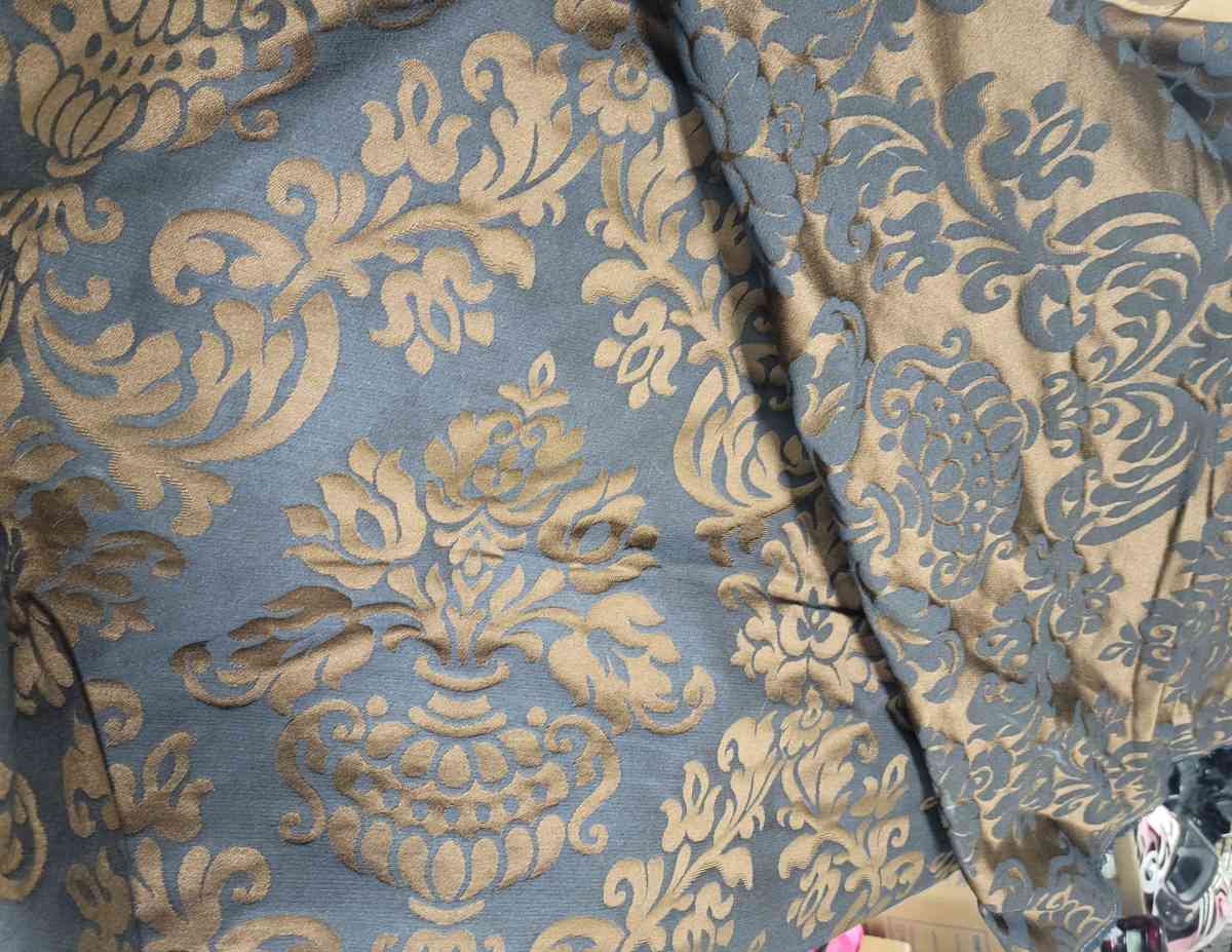 Upholstery Bolt of Gold n Navy Iridescent 7Ydsx5Ft Reversibl - Kenner, Louisiana - FleaMarketBay