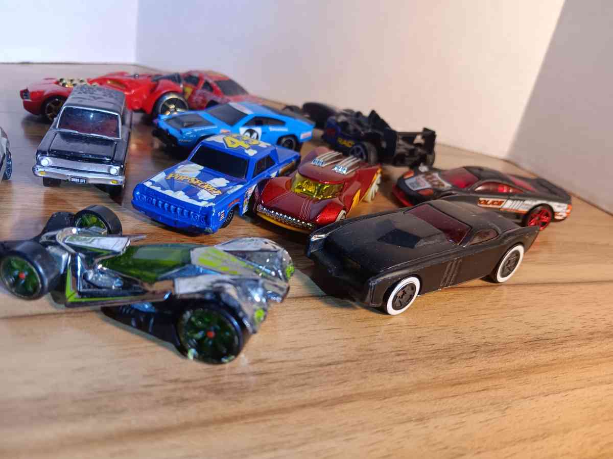 Hot Wheels lot - Mesa, Arizona - FleaMarketBay