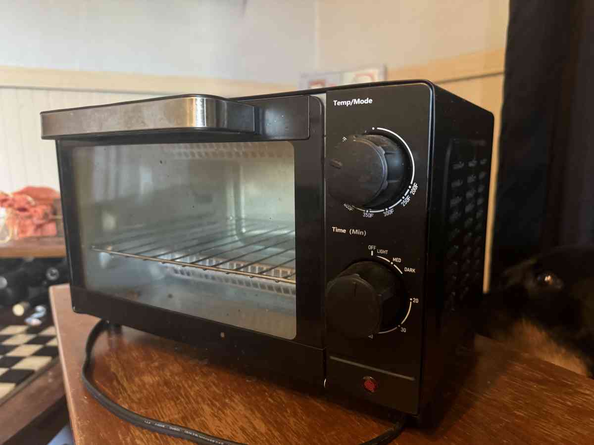 LIKE NEW PERSONAL SIZE TOASTER OVEN - Minneapolis, Kansas - FleaMarketBay