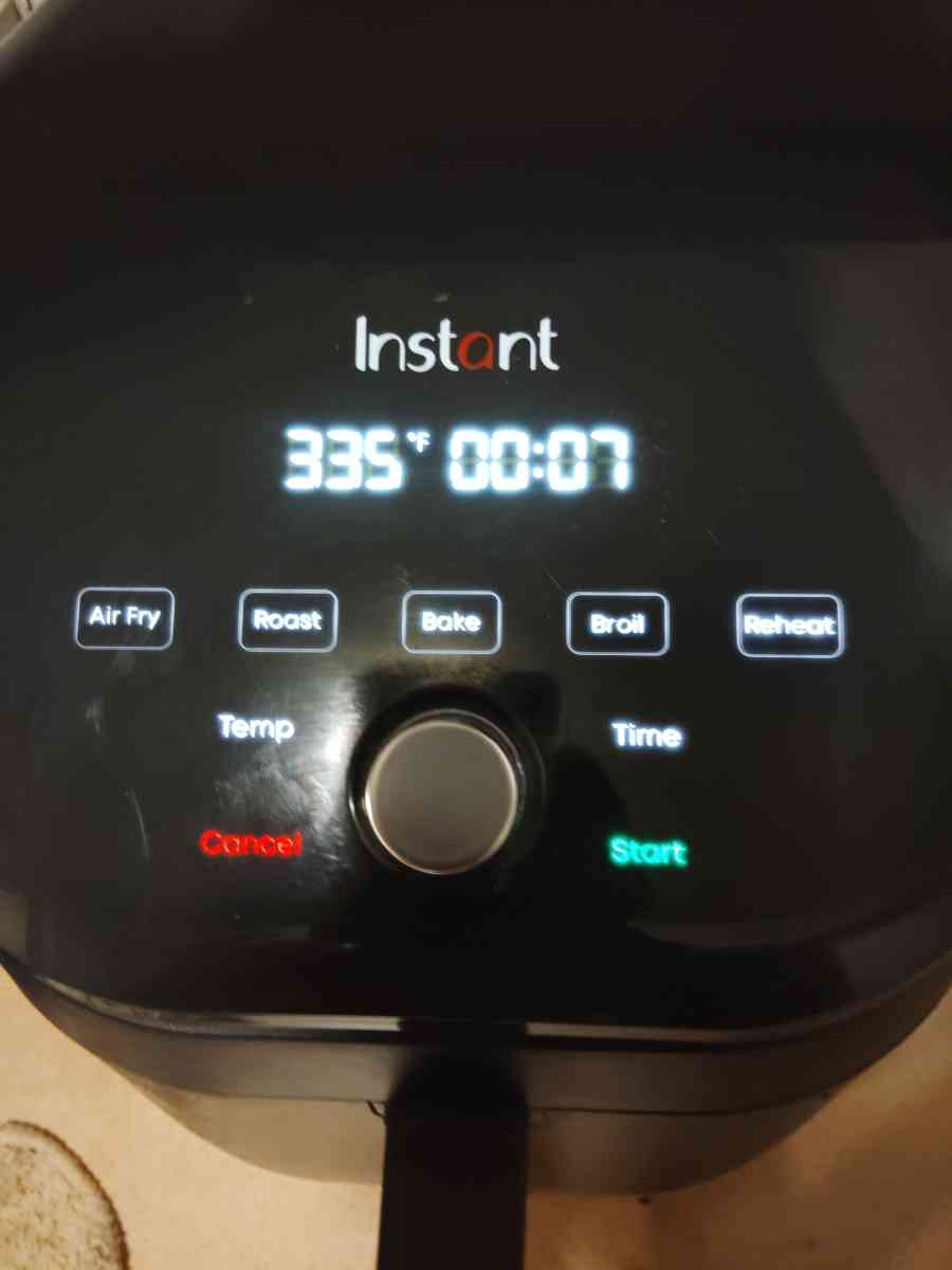 a black Air fryer instant - Abilene, Texas - FleaMarketBay