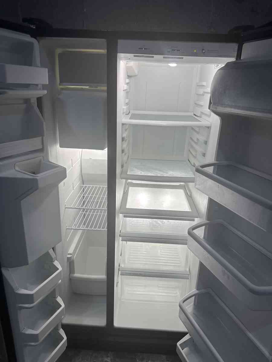 GE refrigerator side by side with water and ice maker dispen - Miami, Florida - FleaMarketBay