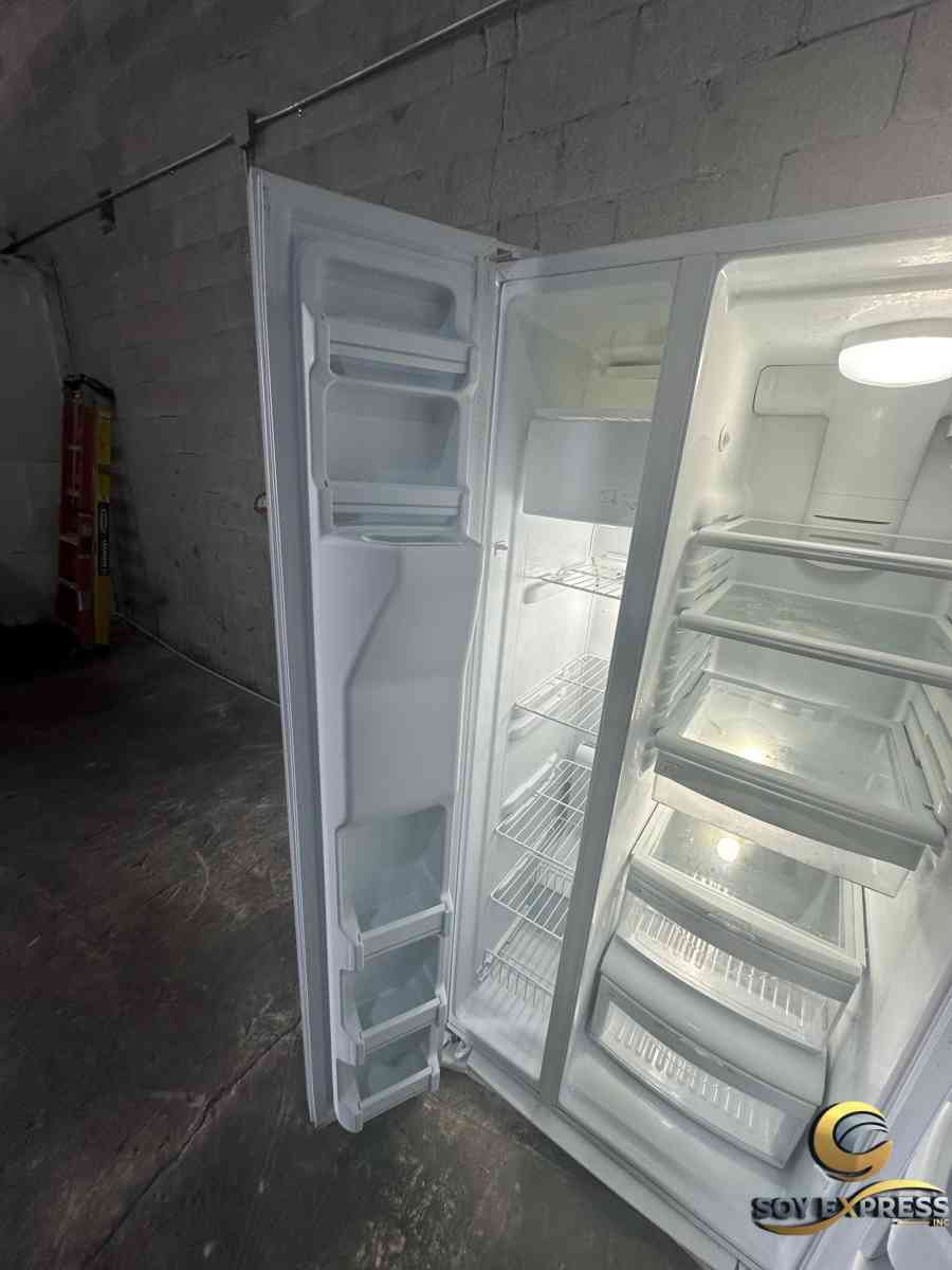 GE refrigerator side by side with ice and water dispenser - Miami, Florida - FleaMarketBay