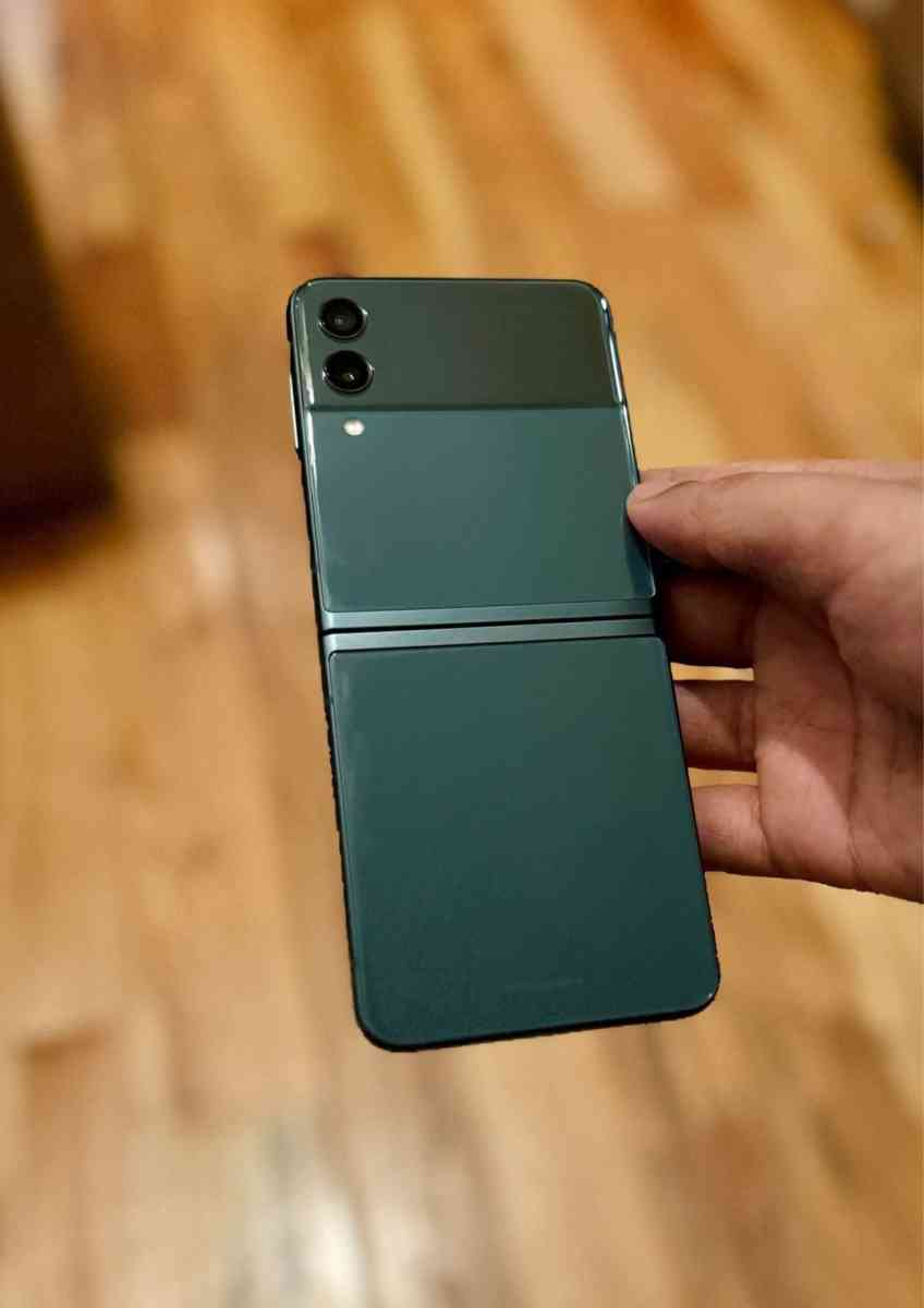 UNLOCKED 128GB GREEN GALAXY Z FLIP  GREAT CONDITION - Barton, Maryland - FleaMarketBay