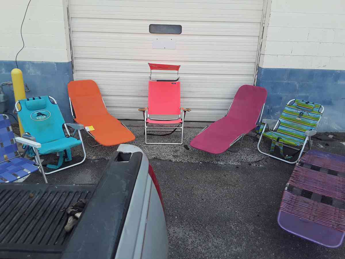 10 beach chairs or tailgate chairs bundle deal Like New - Williamstown, New Jersey