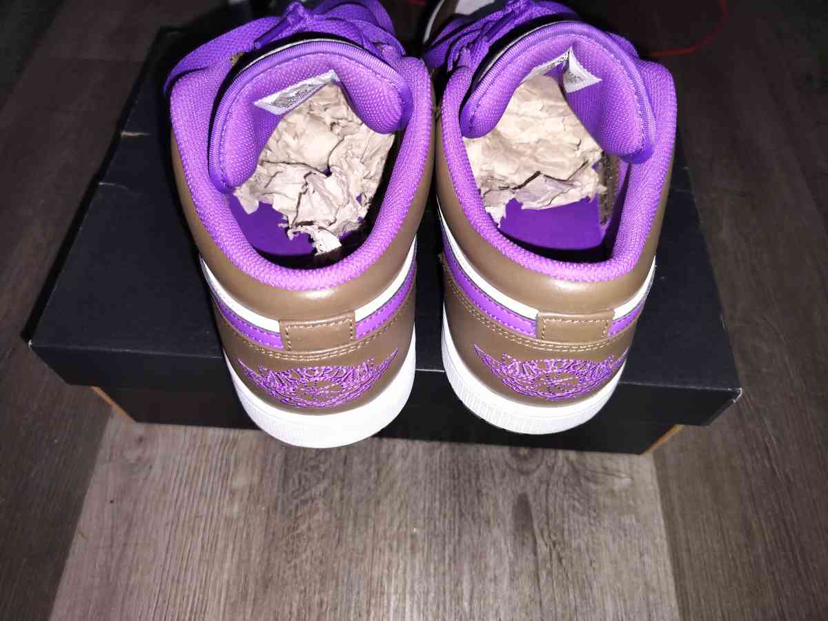 Air Jordan 1 Low Palomino - Jersey City, New Jersey - FleaMarketBay