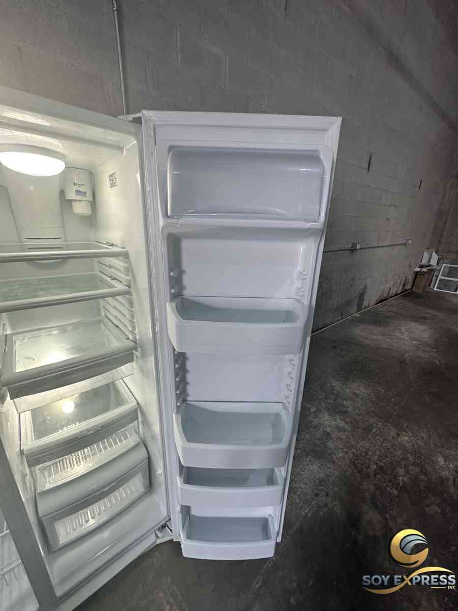 GE refrigerator side by side with ice and water dispenser - Miami, Florida - FleaMarketBay