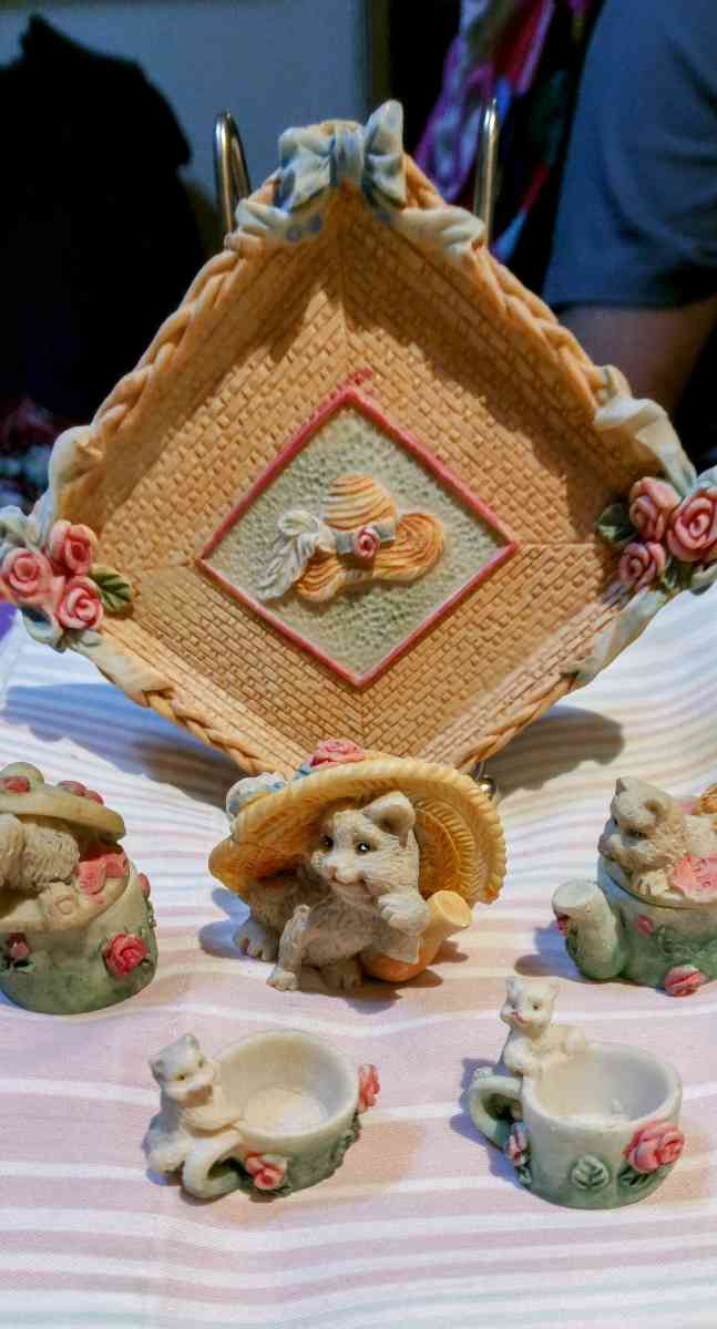 prissy Katz tea set - Cave City, Arkansas - FleaMarketBay