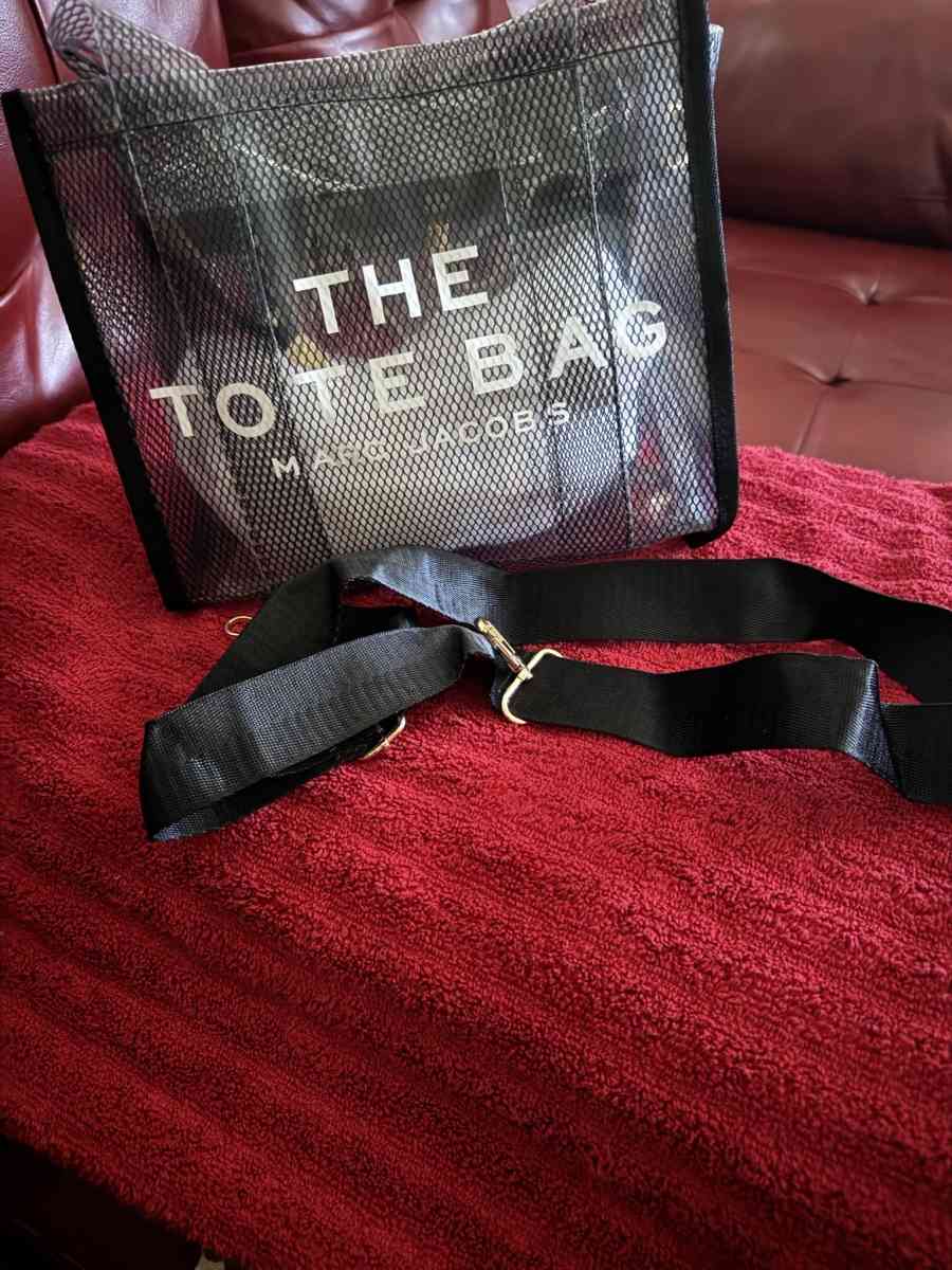 womans tote purses - Mc Lean, Virginia - FleaMarketBay