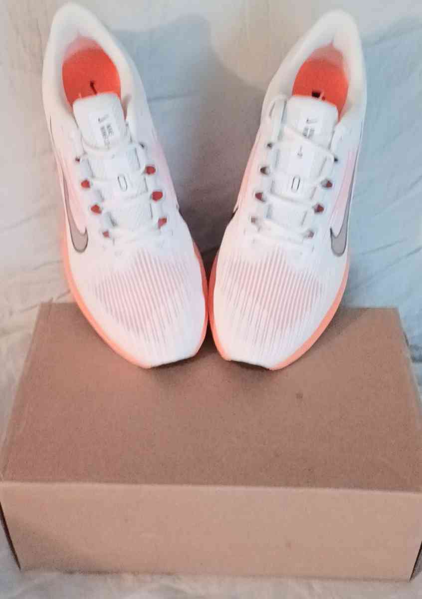 Brand New in box NIKE - Louisville, Kentucky - FleaMarketBay