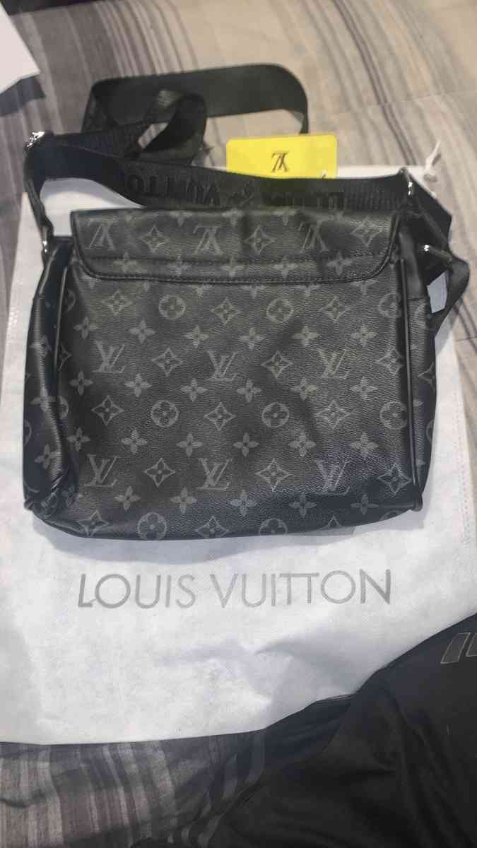 LV Crossbody Bag - Youngstown, Ohio - FleaMarketBay