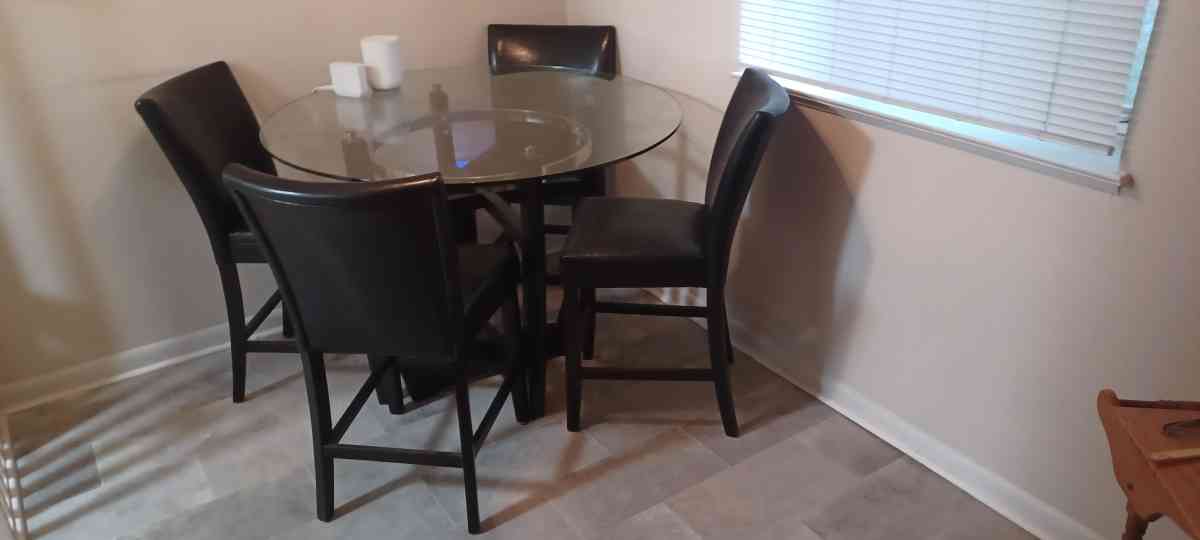 kitchen table and chairs