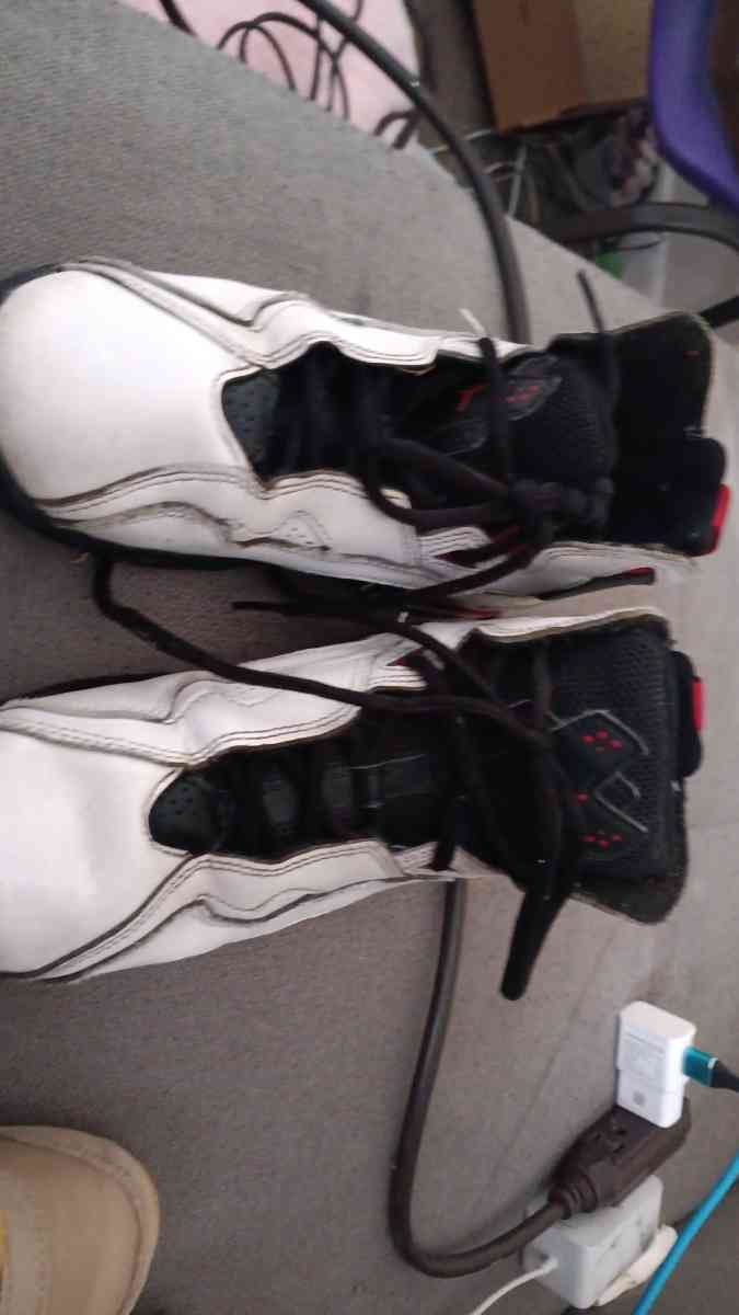 jordans - Salinas, California - FleaMarketBay