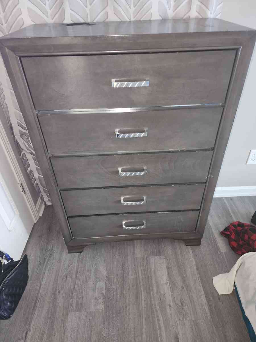 DressersQueenBed - Louisville, Kentucky