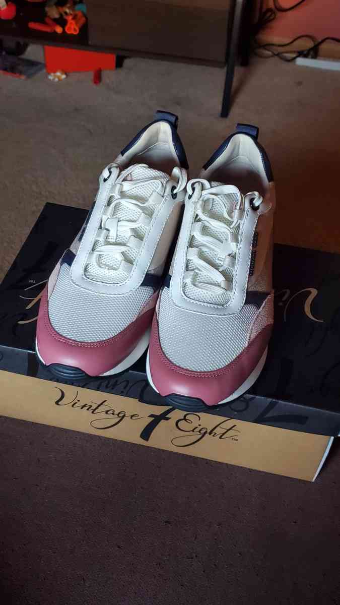 NEW Micheal Kors Womens Shoes size 9 JOLIET PICKUP ONLY - Joliet, Illinois - FleaMarketBay