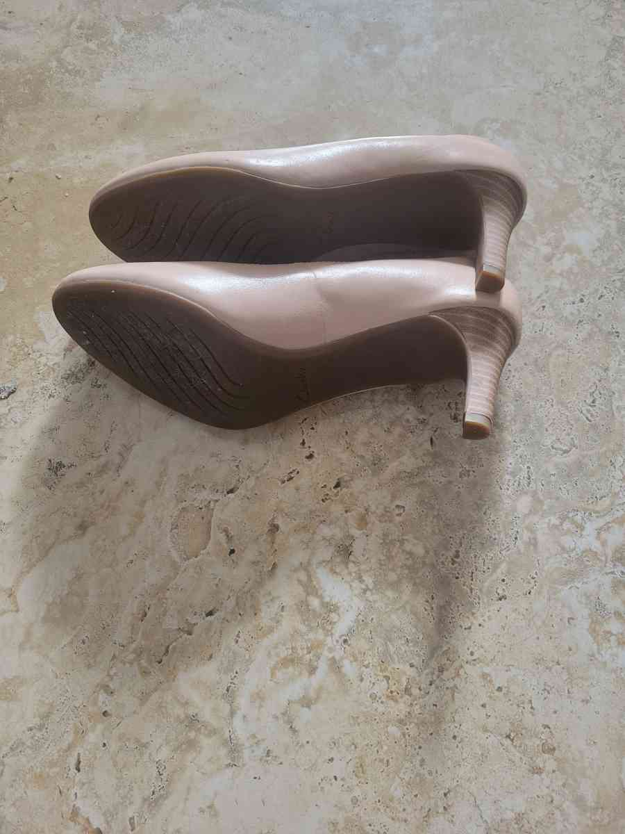 Comfy heels - Fort Lauderdale, Florida - FleaMarketBay