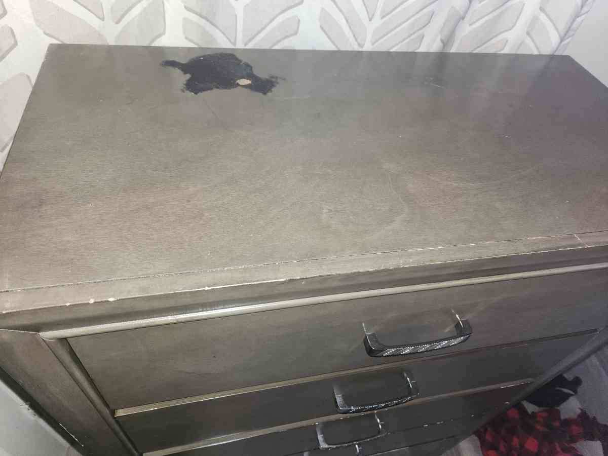 DressersQueenBed - Louisville, Kentucky - FleaMarketBay