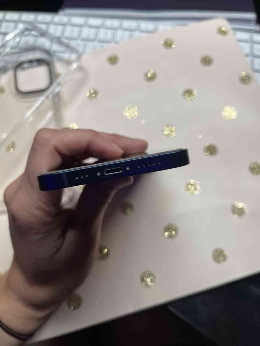 iPhone 12 - Aurora, Illinois - FleaMarketBay