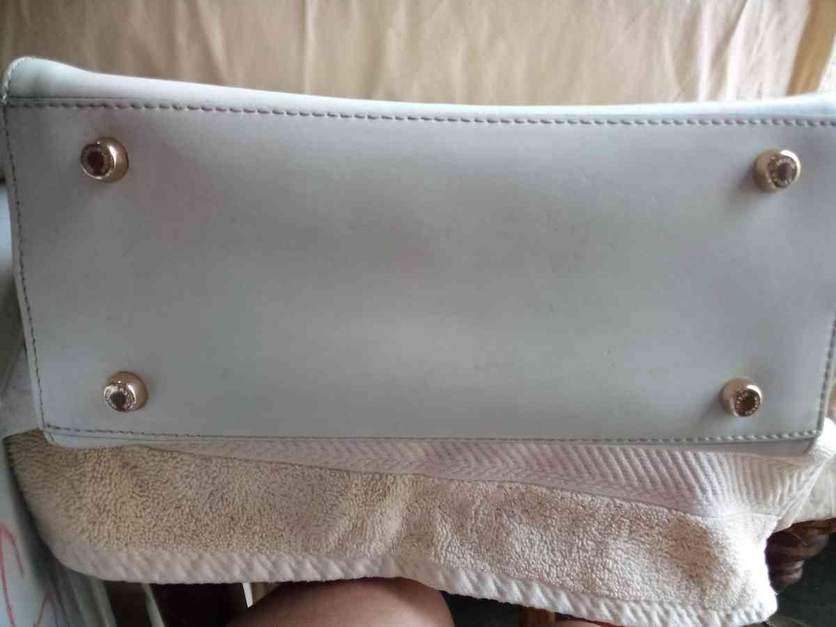 Gianni Notaro White Messanger Bag - Arlington, Texas - FleaMarketBay