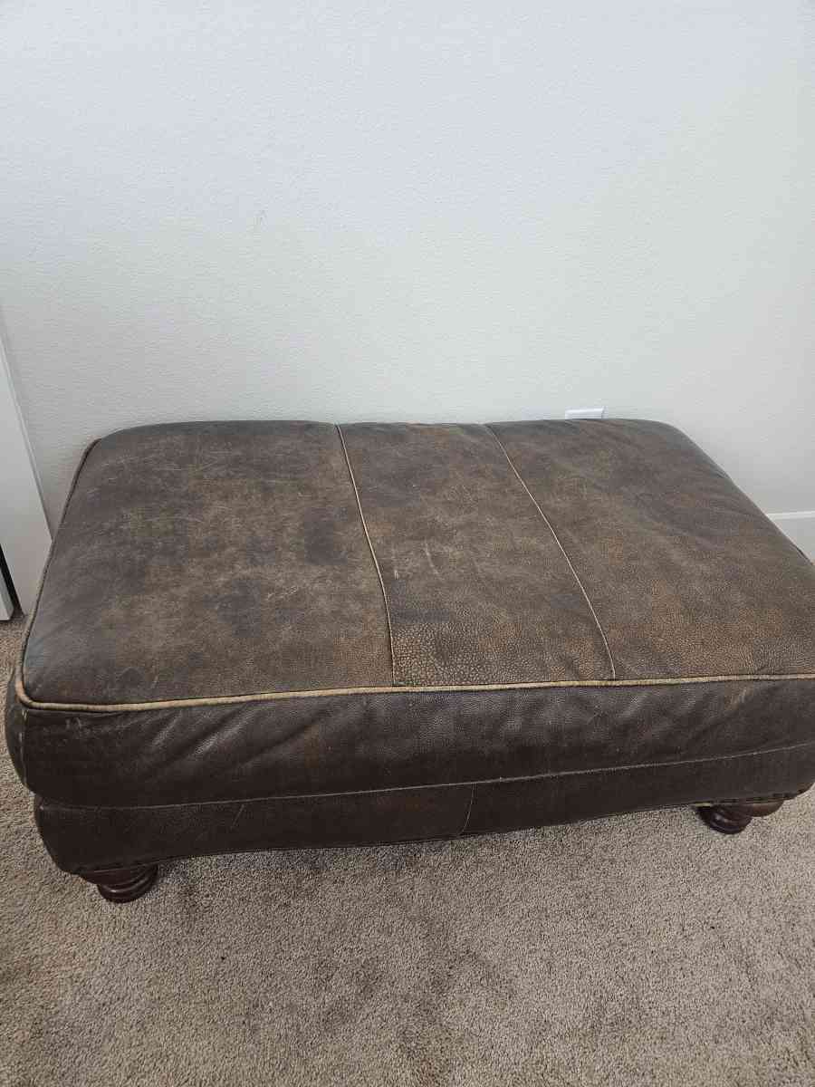 leather sofa with matching chair and ottoman - Denton, Texas - FleaMarketBay