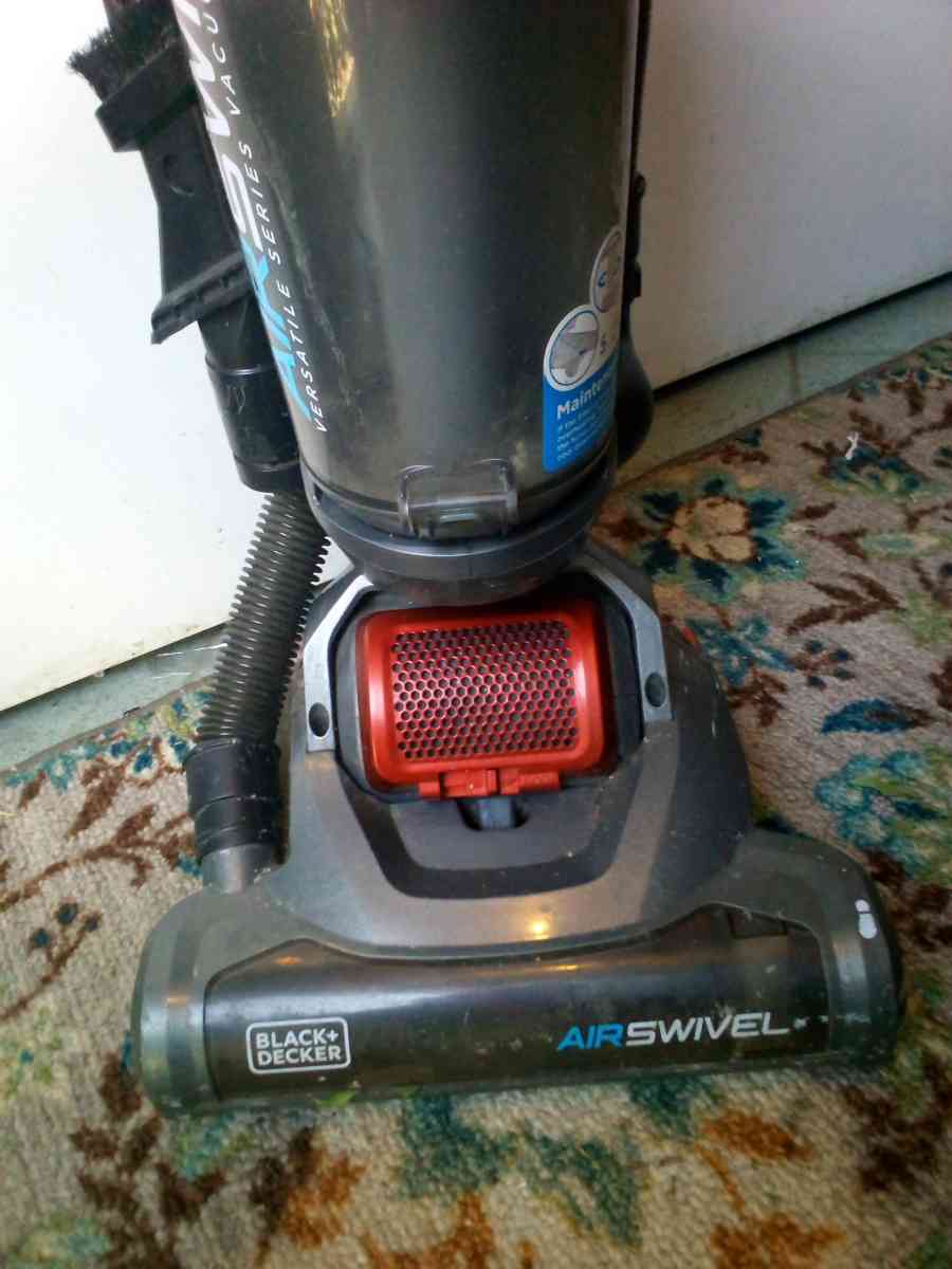 Black and decker air swivel vacuum cleaner - Indianapolis, Indiana